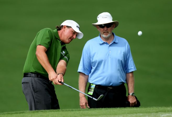 Perhaps the most famous student of Pelz's is five-time major champion Phil Mickelson, who he still works with prior to major tournaments. Pelz has also assisted Vijay Singh, Colin Montgomerie and Tom Kite.