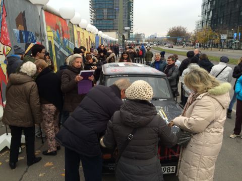 "On November 9, thousands of people crowded around our car to sign it, draw on it, and take their picture with it. At some point the authorities asked us to stop because the crowd grew so large that it was blocking the bike path and the street at the East Side Gallery," says Pleitgen.