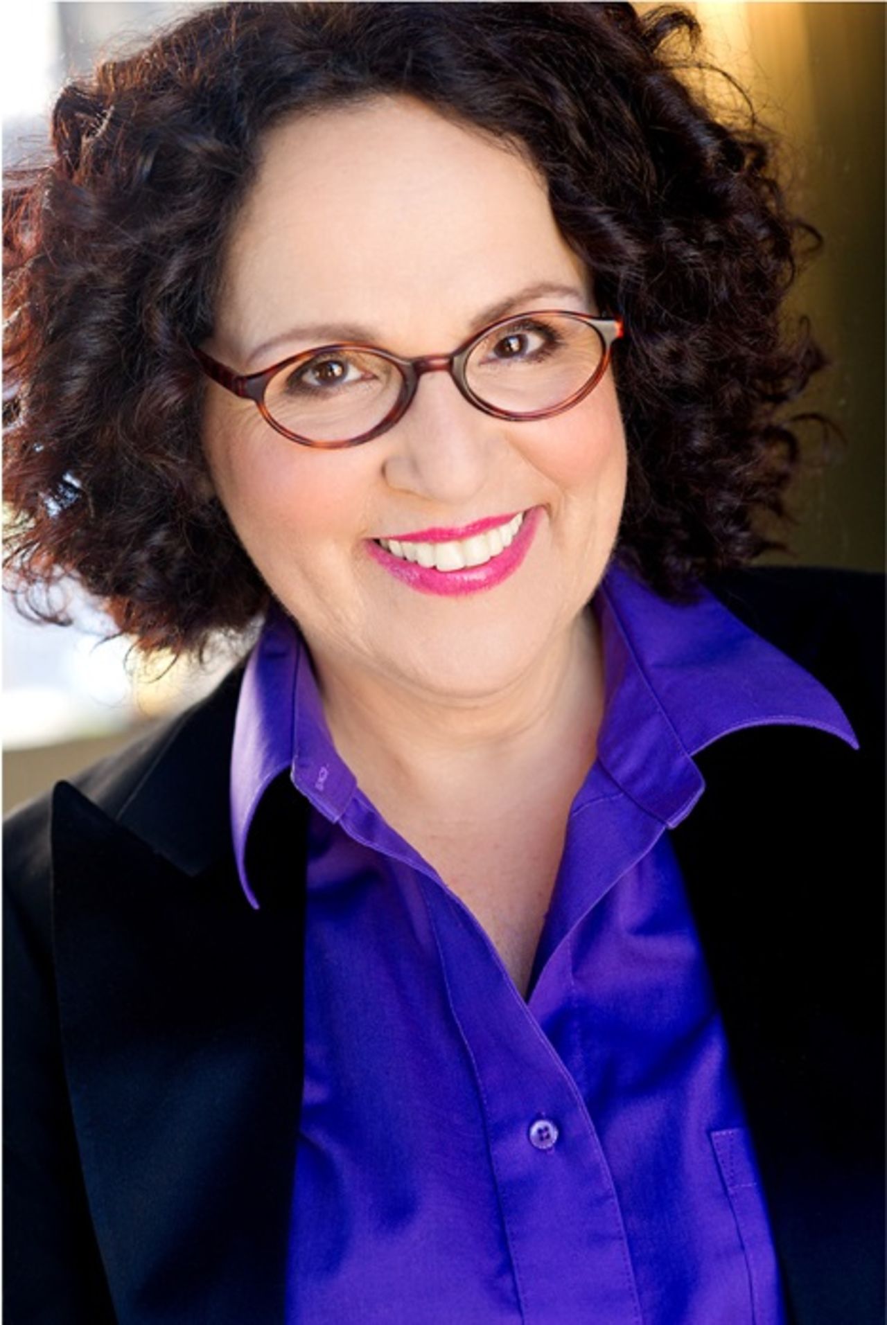 La actriz Carol Ann Susi, mejor conocida por ser la mamá jamás vista de 'Howard', murió el martes (Warner Bros.