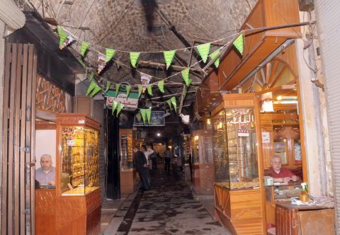 The covered markets in the Old City are a famous trade center for the region's finest produce, with dedicated sub-souks for fabrics, food, or accessories. The tunnels became the scene of fierce fighting and many of the oldest are<strong> </strong>now damaged beyond recognition, which Unesco has<strong> </strong><a href="http://whc.unesco.org/en/news/940/" target="_blank" target="_blank">described as a tragedy</a>.