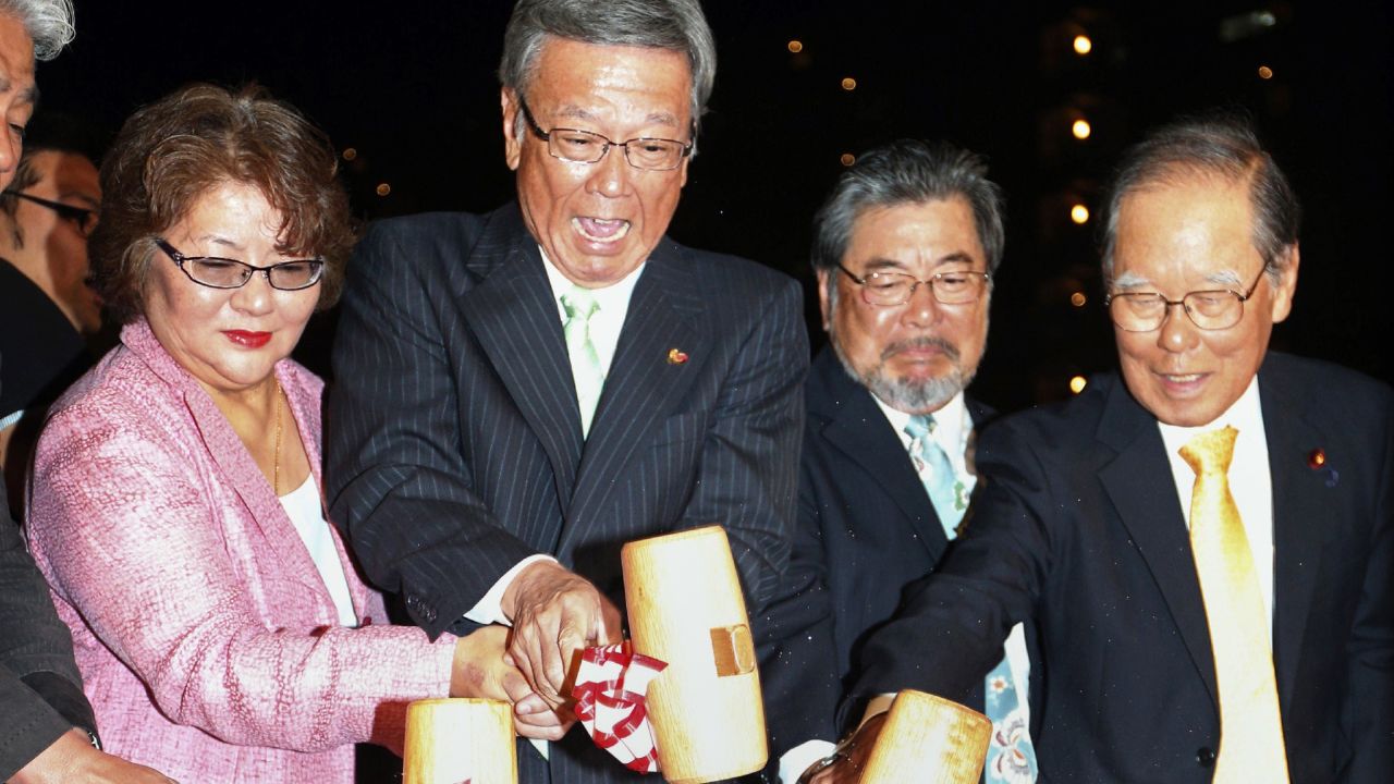 Takeshi Onaga (2nd L) and his supporters open a barrel of awamori, or rice brandy, to celebrate his victory in the Okinawa gubernatorial election on November 16.