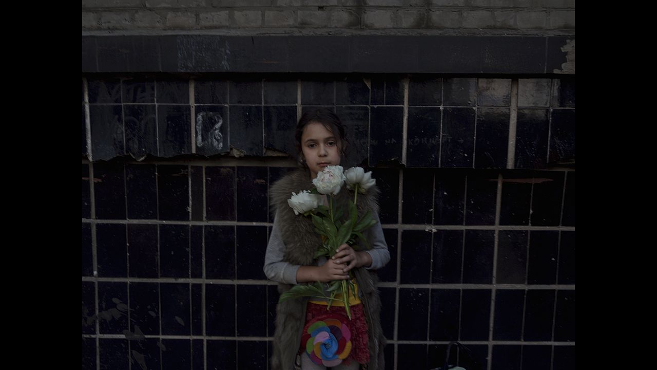 A girl holds flowers in Slovyansk.