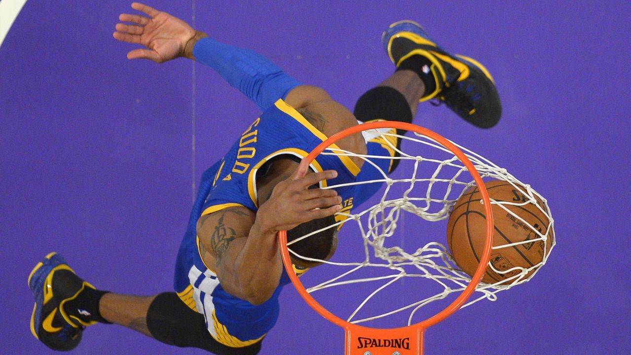 Golden State's Andre Iguodala dunks the ball during the Warriors' win against the Los Angeles Lakers on Sunday, November 16.