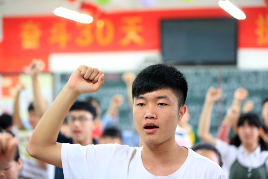 Students vow to obey the exam regulations before sitting the 2014 college entrance exam of China, or the "gaokao," in Bozhou, east China's Anhui province. Nearly 10 million high school students sat for China's make-or-break college entrance exams under tight security this year.