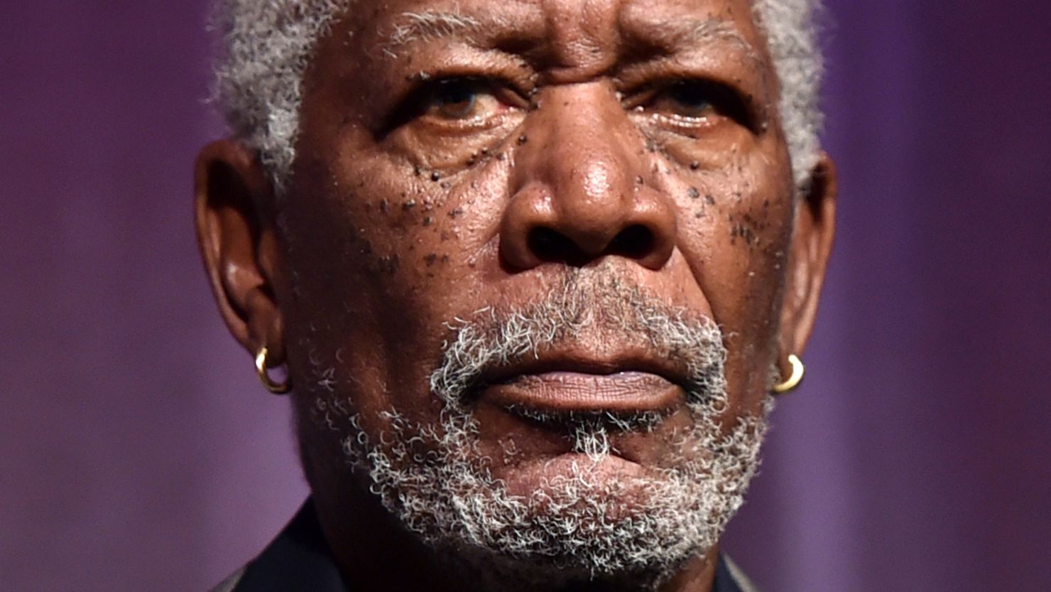 A private plane carrying actor Morgan Freeman made a forced landing in Mississippi.