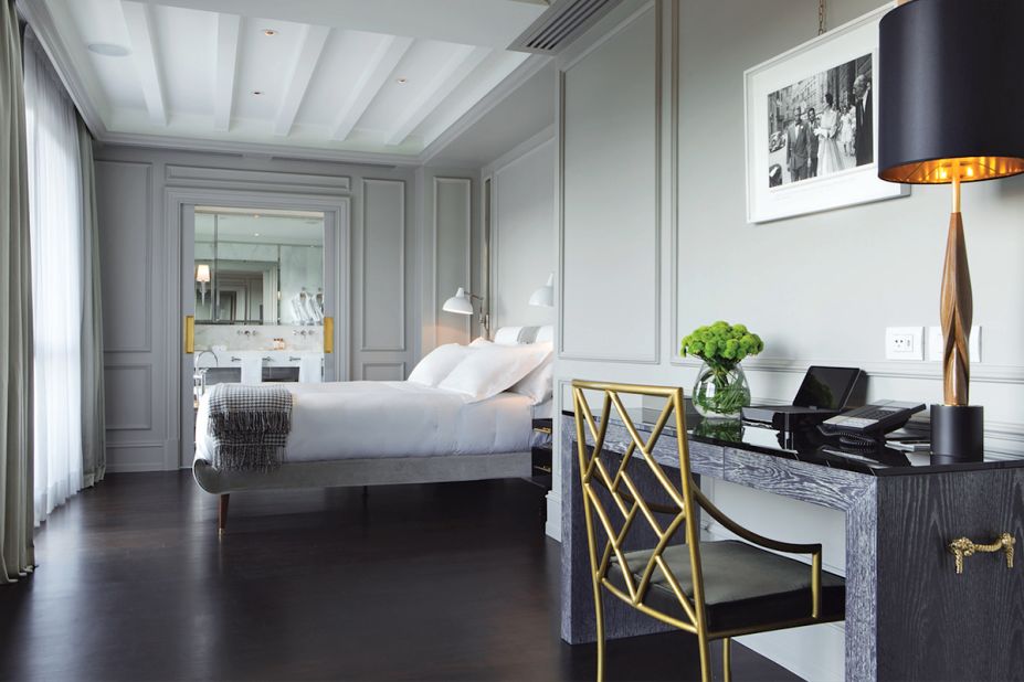 The interiors of this 34-key all-suite hotel, which opened in 2014, are inspired by 1950s Italian haute couture. Guests enjoy free entry to the Salvatore Ferragamo Museum, as well as privileges at their boutiques, plus special tours of Vasari Corridor.