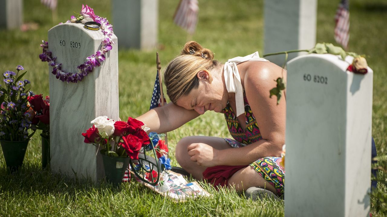 <strong>May 26:</strong> Laura Youngblood weeps over the grave of her husband, Travis L. Youngblood, at Arlington National Cemetery in Arlington, Virginia. It was Memorial Day in the United States.