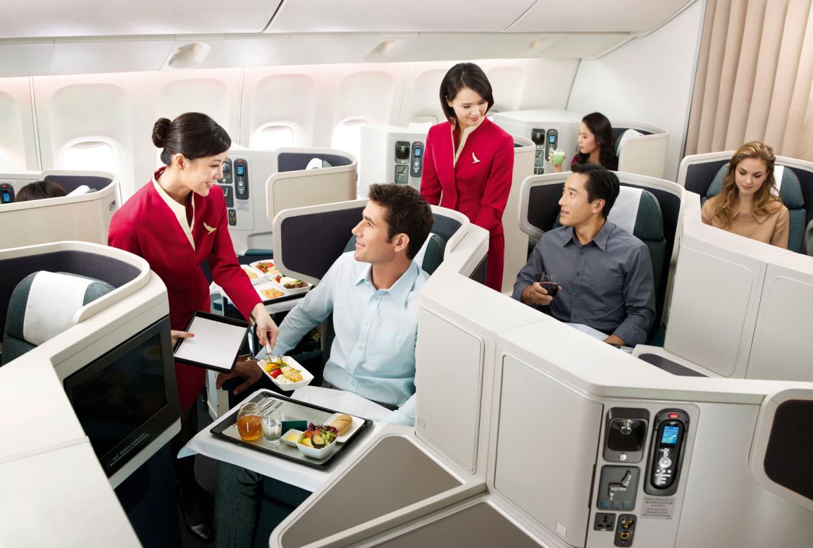 Cathay Pacific ocupa la tercera posición en la lista de las mejores aerolíneas. También se le menciona por la "Mejor clase ejecutiva".