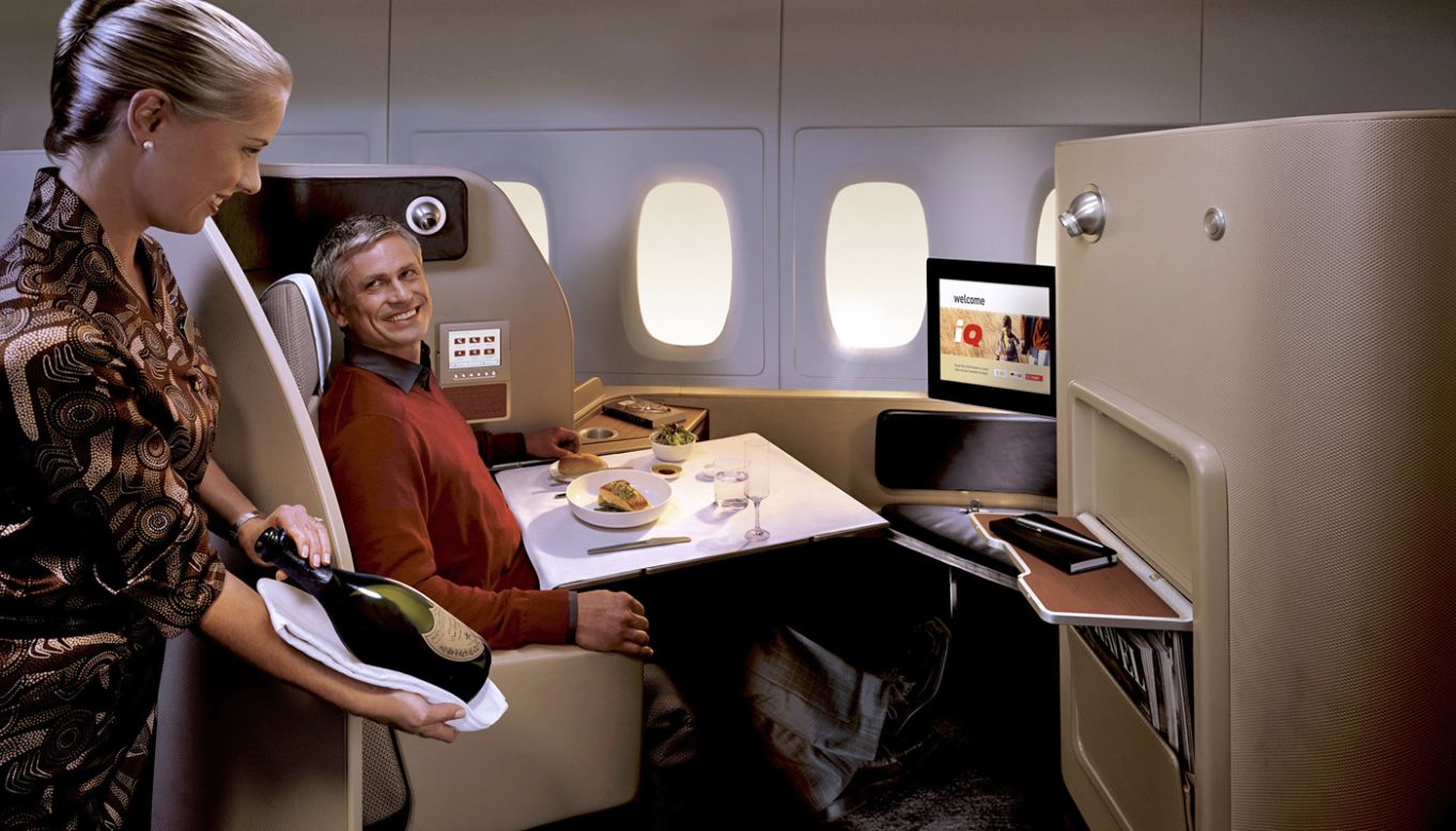 En el número cuatro se encuentra Qantas, la cual también ganó los premios al "Mejor servicio local", "Mejor catering" y "Mejores salas de estar". AirlineRatings también le dio una mención especial por su historial de seguridad.