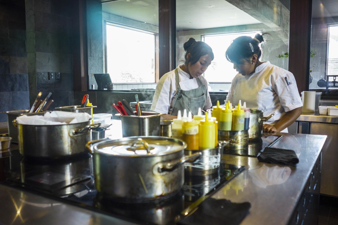 'Gustu' también tiene escuelas de formación gastronómica.