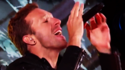 Coldplay frontman sings Bono's song