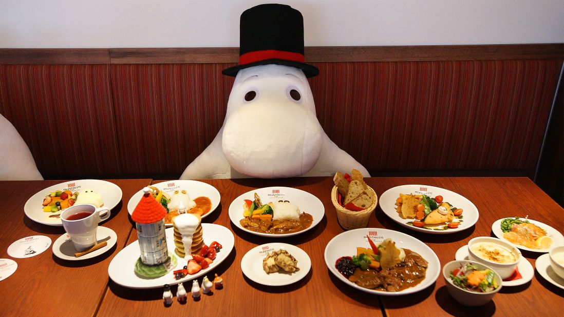 Japan's Moomin Cafe has opened a branch in Hong Kong. Solo diners can share the table with the characters at Moomin Cafe. 
