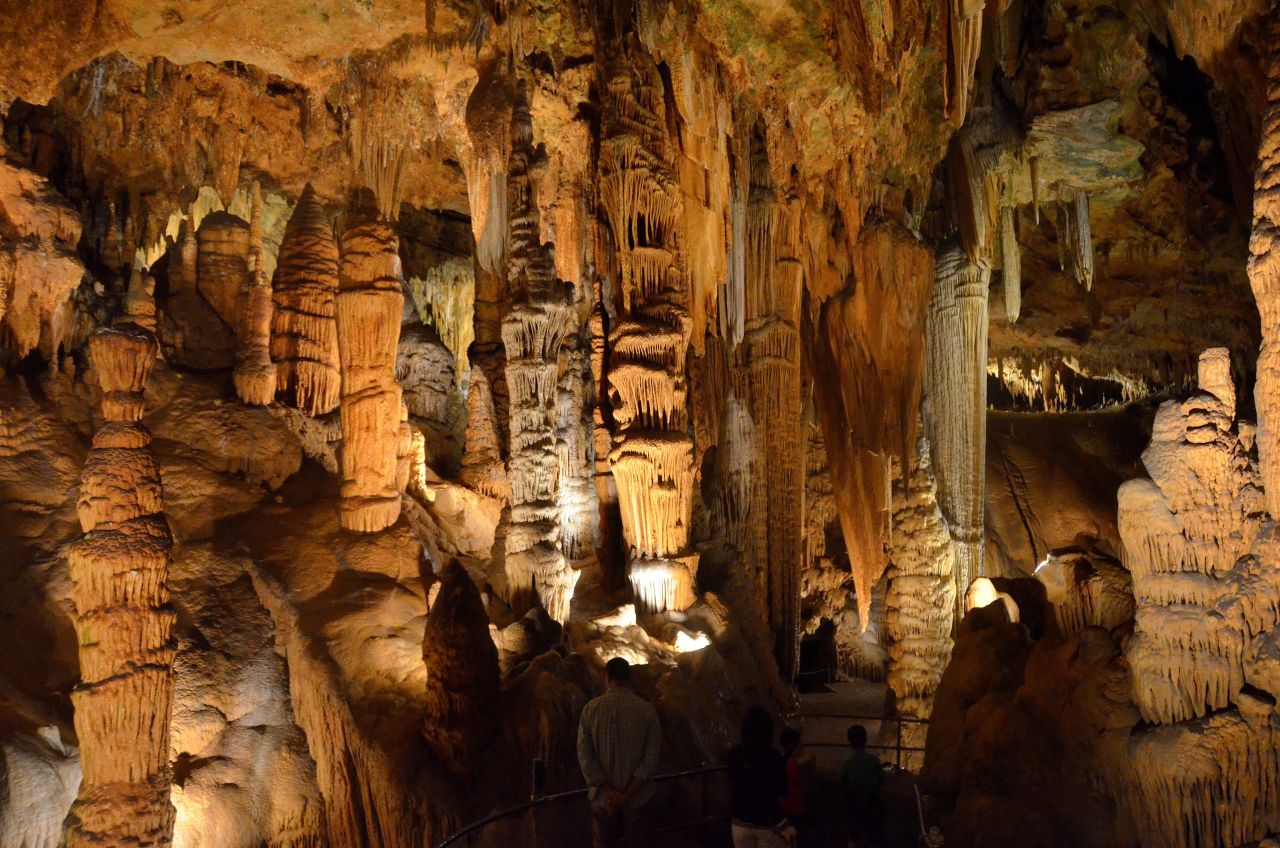 Wondrous rock<a href="http://ireport.cnn.com/docs/DOC-1150487"> formations</a> fill <a href="http://luraycaverns.com/discover/caverns" target="_blank" target="_blank">Luray Caverns</a> in the Shenandoah Valley of Virginia.