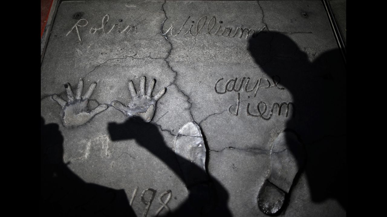 <strong>August 12:</strong> Following the death of actor Robin Williams, people photograph his handprints and footprints at TCL Chinese Theater in Los Angeles. Williams, <a href="http://www.cnn.com/2014/08/11/showbiz/gallery/robin-williams/index.html">a brilliant shapeshifter</a> who could channel his frenetic energy into delightful comic characters like "Mrs. Doubtfire" or harness it into richly nuanced work like his Oscar-winning turn in "Good Will Hunting," <a href="http://www.cnn.com/2014/08/14/showbiz/robin-williams-parkinsons-disease/index.html">committed suicide</a> at his home in the San Francisco Bay Area. He was 63.
