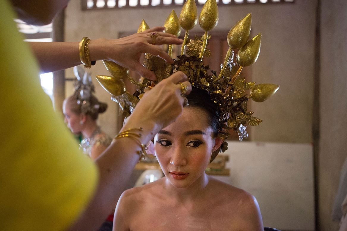 DECEMBER 4 - CHIANG MAI, THAILAND: A Thai women prepares for a parade and ceremony in honor of King Bhumibol Adulyadej's birthday. <a href="http://cnn.com/2014/10/06/world/asia/thailand-king-bhumibol-gallbladder/">The world's longest-reigning monarch</a> is a deeply revered figure in Thailand, where his portrait hangs in government offices and many homes.