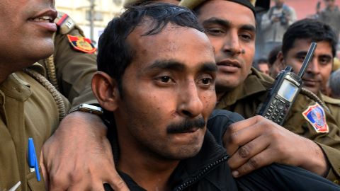 Indian police escort Uber taxi driver and accused rapist Shiv Kumar Yadav following his court appearance in New Delhi on December 8, 2014.