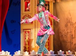 The Royal Ballet takes on ‘Alice in Wonderland’ | CNN