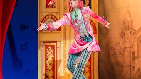 Alexander Campbell as The Mad Hatter.