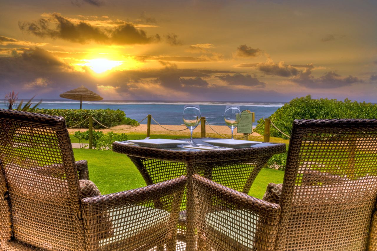 Views overlooking Waipouli Beach on Kauai's Kapa'a coast are fantastic. Drinks at Oasis on the Beach are even more so, including homemade macadamia hot-buttered rum with cloves.