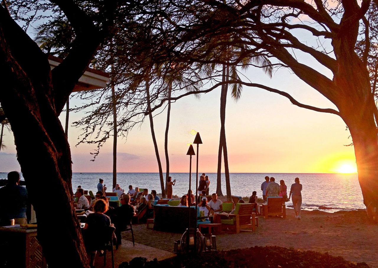 Tiki torches, swaying palms, hula and a live band -- the Big Island's Lava Lava is textbook Hawaiian beach bar.