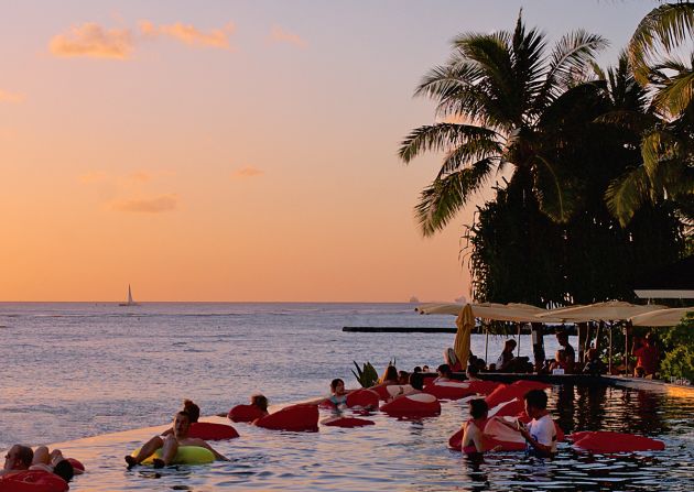 Can your favorite bar do this? With unobstructed views of Diamond Head and Waikiki Beach, Sheraton's Edge of Waikiki bar sits on the edge of an infinity pool.