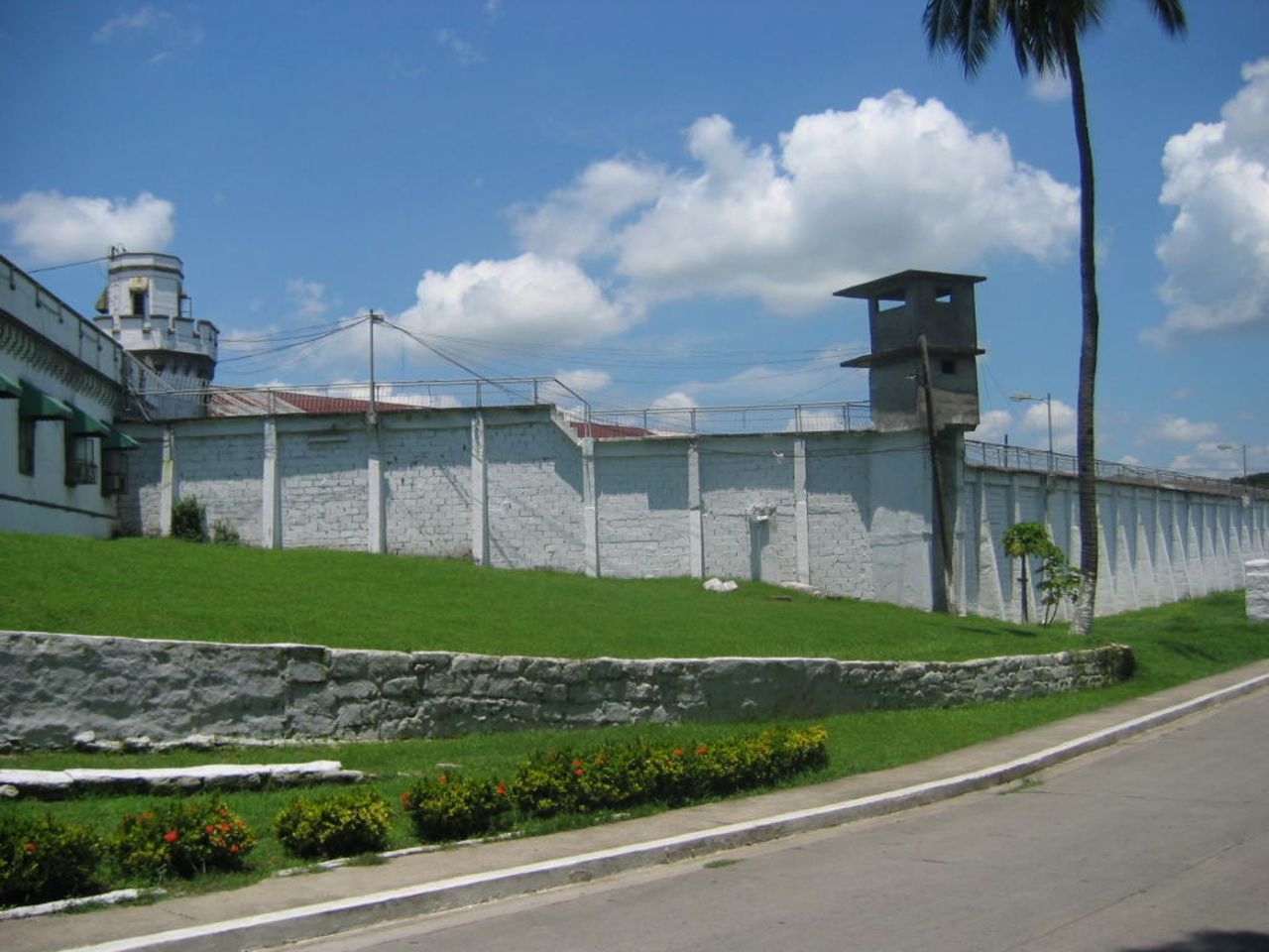New Bilibid Prison (NBP), on the outskirts of Manila, was built decades ago for a maximum 5,500 inmates. Now more than 14,200 prisoners live there, crammed together in cells and outnumbering prison guards by a staggering 80:1. 
