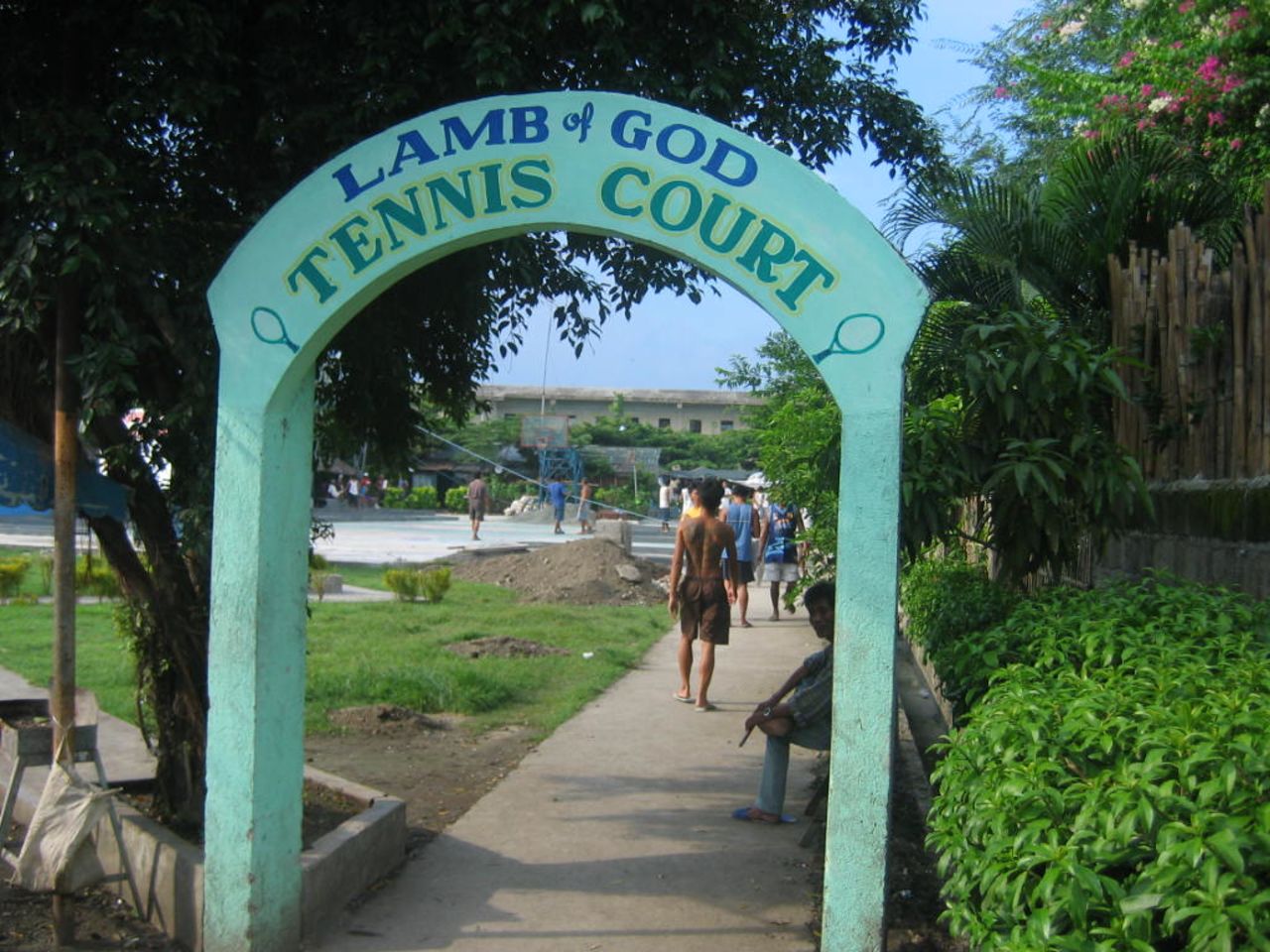 The entrance to the mini-park and tennis court. "This is a project of the Lamb of God Foundation, an inmate organization duly registered to the Securities and Exchange Commission," Narag says. "The Tennis Court was constructed through inmate initiatives. Inmates organize competitions and invite professional tennis players to play with them."