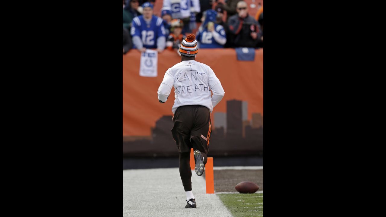 Cleveland Browns cornerback Johnson Bademosi shows his support for Garner before playing a game in Cleveland on December 7.