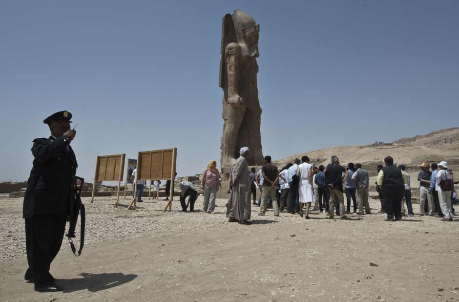 The first of the pair of standing statues of pharaoh Amenhotep III was unveiled on March 23, 2014. 