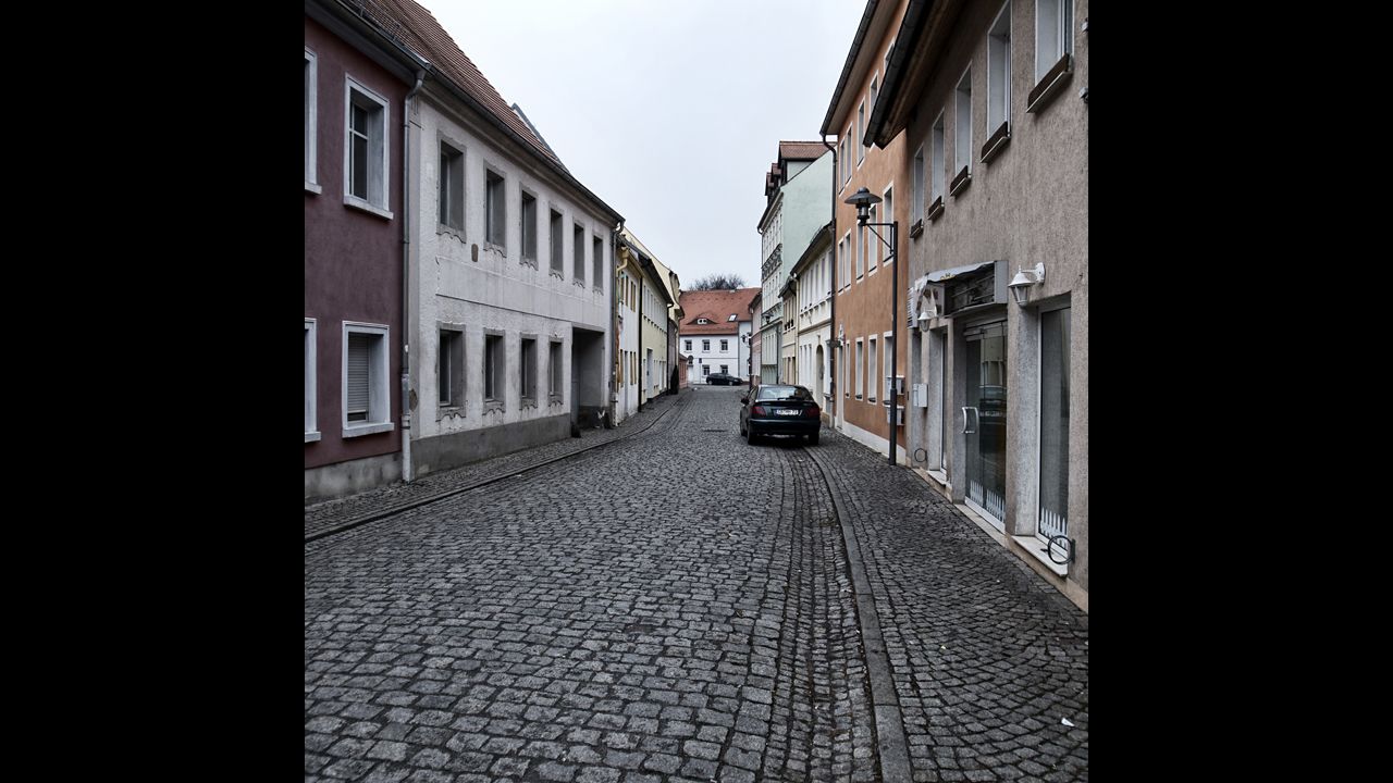 A nearly empty street in the center of Hoyerswerda.