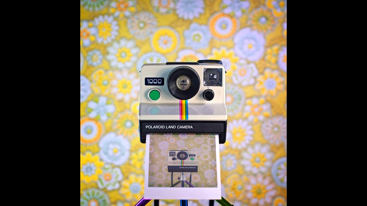 The Polaroid Land Camera 1000 seen here, was produced in the late 1970's. Photographer Jürgen Novotny created a series of camera 'selfies' set against backdrops which he felt bring out their best qualities.