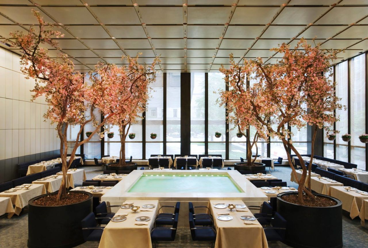 The Four Seasons Pool Room in New York: Not a bad room even when it's not stocked with stars.