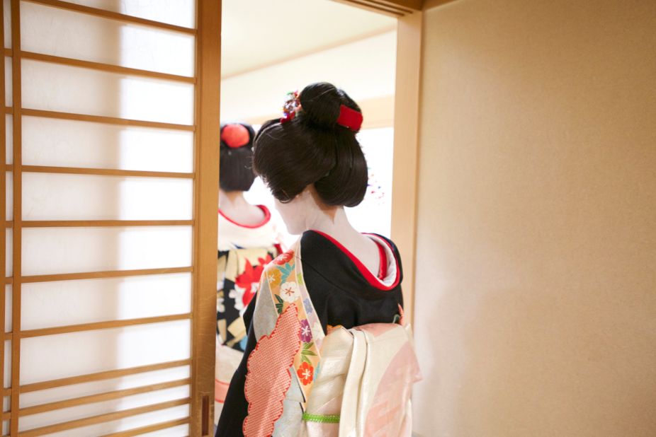 Visitors to Hokkaido can experience a geisha banquet hosted by Sayuki, the geisha alter ego of Graham, who became a geisha while trying to make a documentary about the profession.