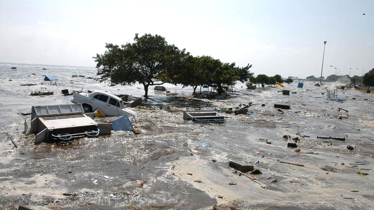 A general view of the scene at the Marina beach in Madras, 26 December 2004, after tidal waves hit the region. Tidal waves devastated the southern Indian coastline killing 1000 people, the home minister said, warning that the grim death toll was expected to rise. (Photo credit STR/AFP/Getty Images).