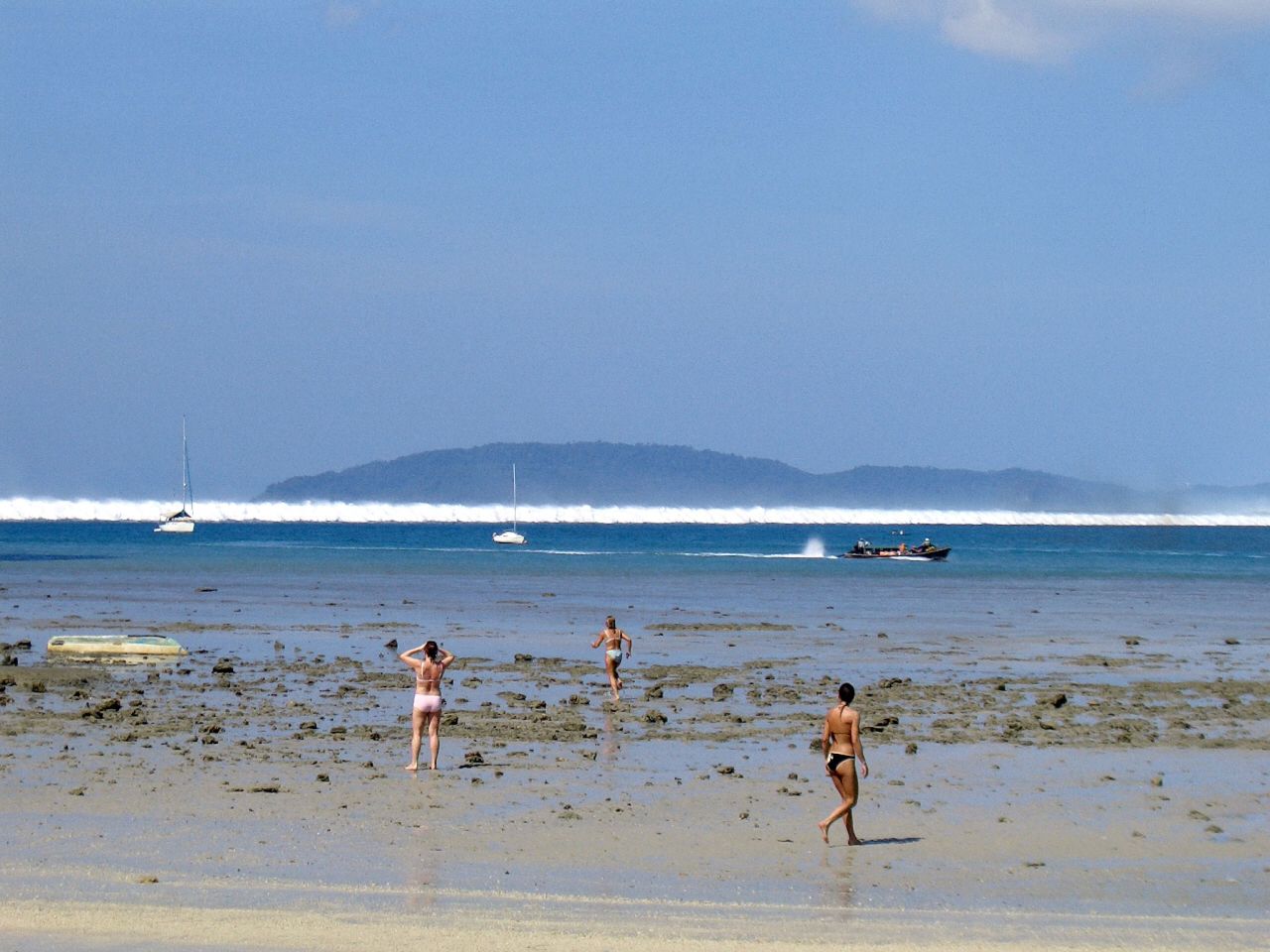 Foreign tourists react as the first of six tsunami start to roll towards Hat Rai Lay Beach, near Krabi in southern Thailand on December 26, 2004.