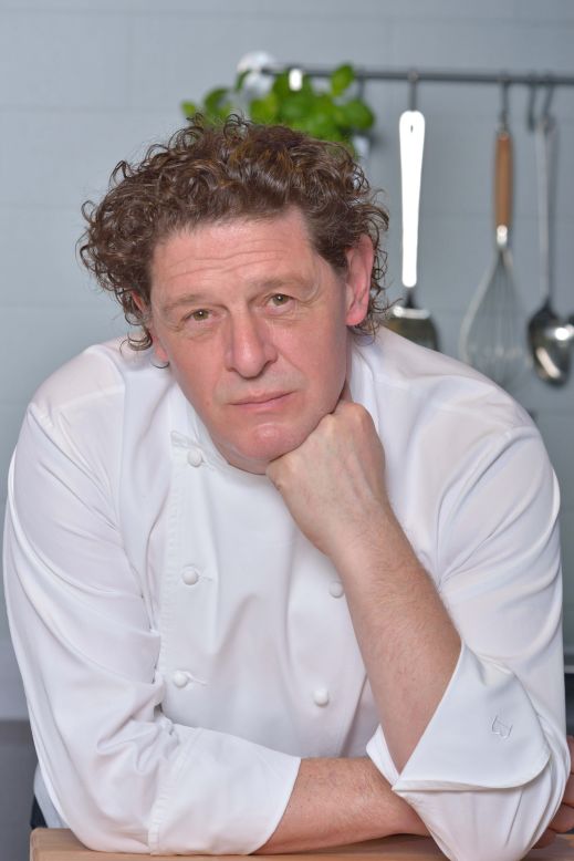 Para crear su escuela de cocina, P & O contrató chefs famosos como Marco Pierre White para dirigir talleres en los cruceros del Britannia para 2015.