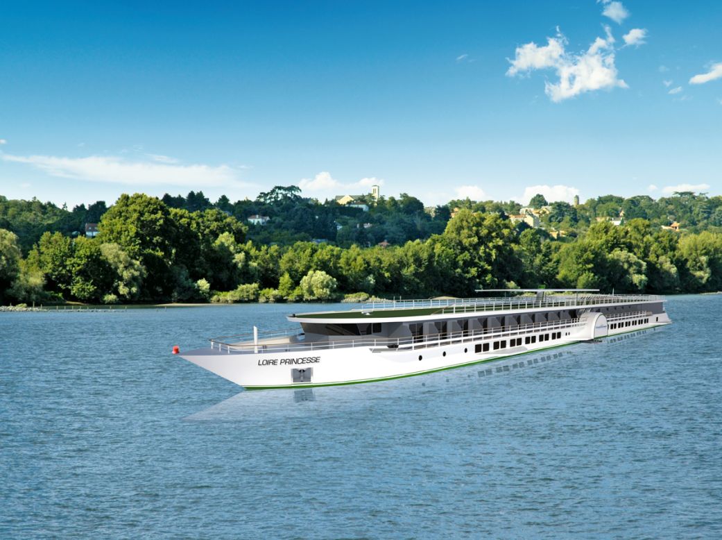 El nuevo Loire Princesse de CroisiEurope utiliza la tecnología de rueda de paletas para navegar en aguas poco profundas, lo cual lo convierte en el primer crucero nocturno que navega por el río Loira.