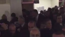 vo nypd officers turn backs on deblasio_video2/news/finished/cnn/image_repository/us/2014/12/21/vo-nypd-officers-turn-backs-on-deblasio_1.jpg