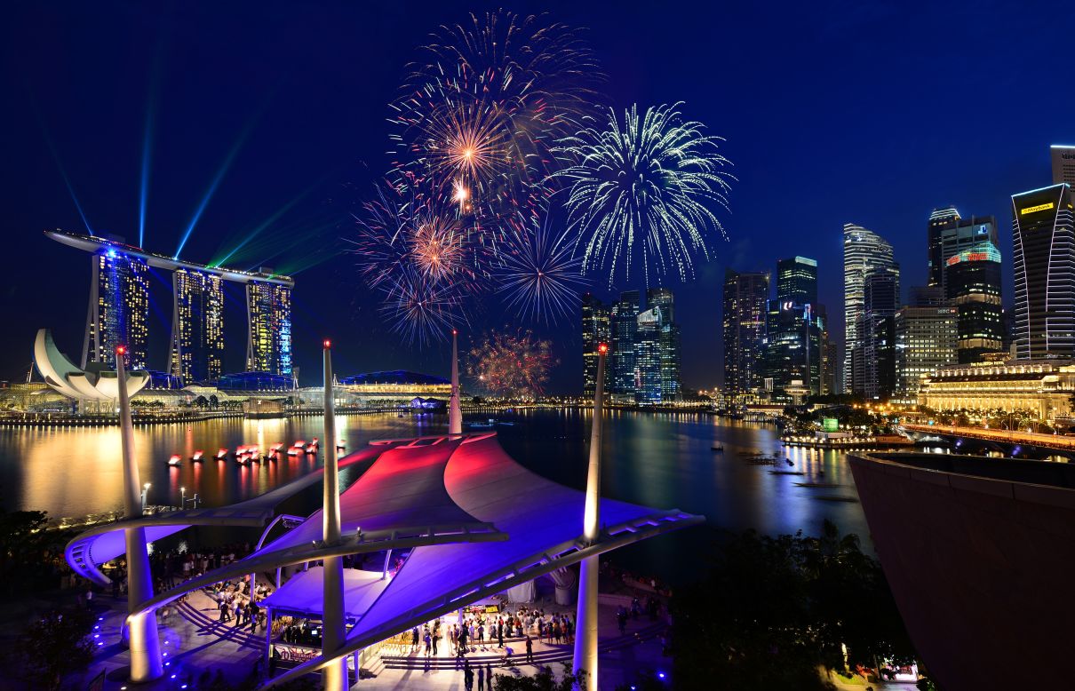 Singapur celebra 50 años de independencia en 2015. Las celebraciones del Día Nacional, que se llevarán a cabo el 9 de agosto, serán espectaculares. 