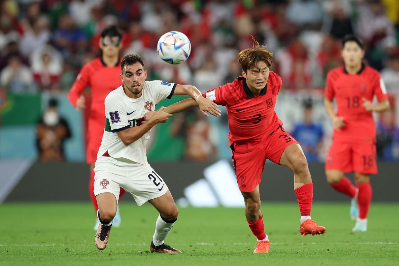Portugal's Ricardo Horta, left, and South Korea's Jinsu Kim battle for possession on Friday.