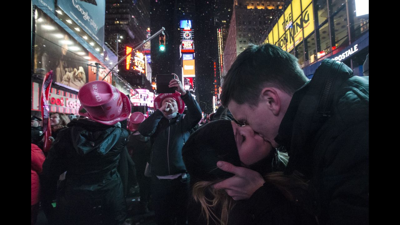 Sean Reilly and Emily Verselin kiss at midnight in Times Square.
