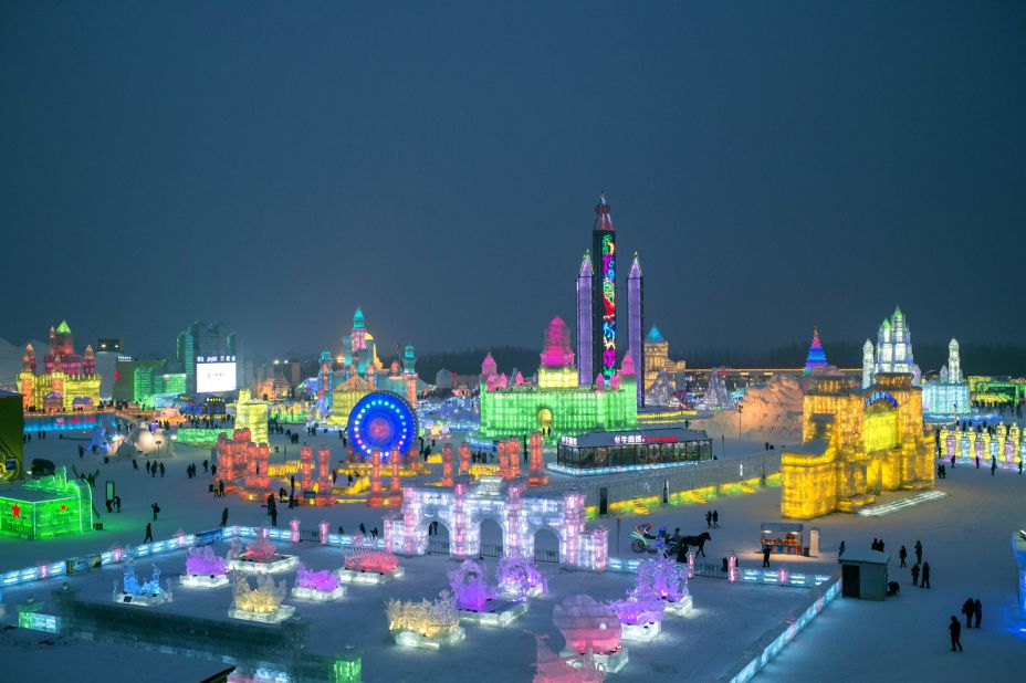 Featuring amazing sculptures and replicas, the 16th Harbin International Snow and Ice Festival opened January 5. 