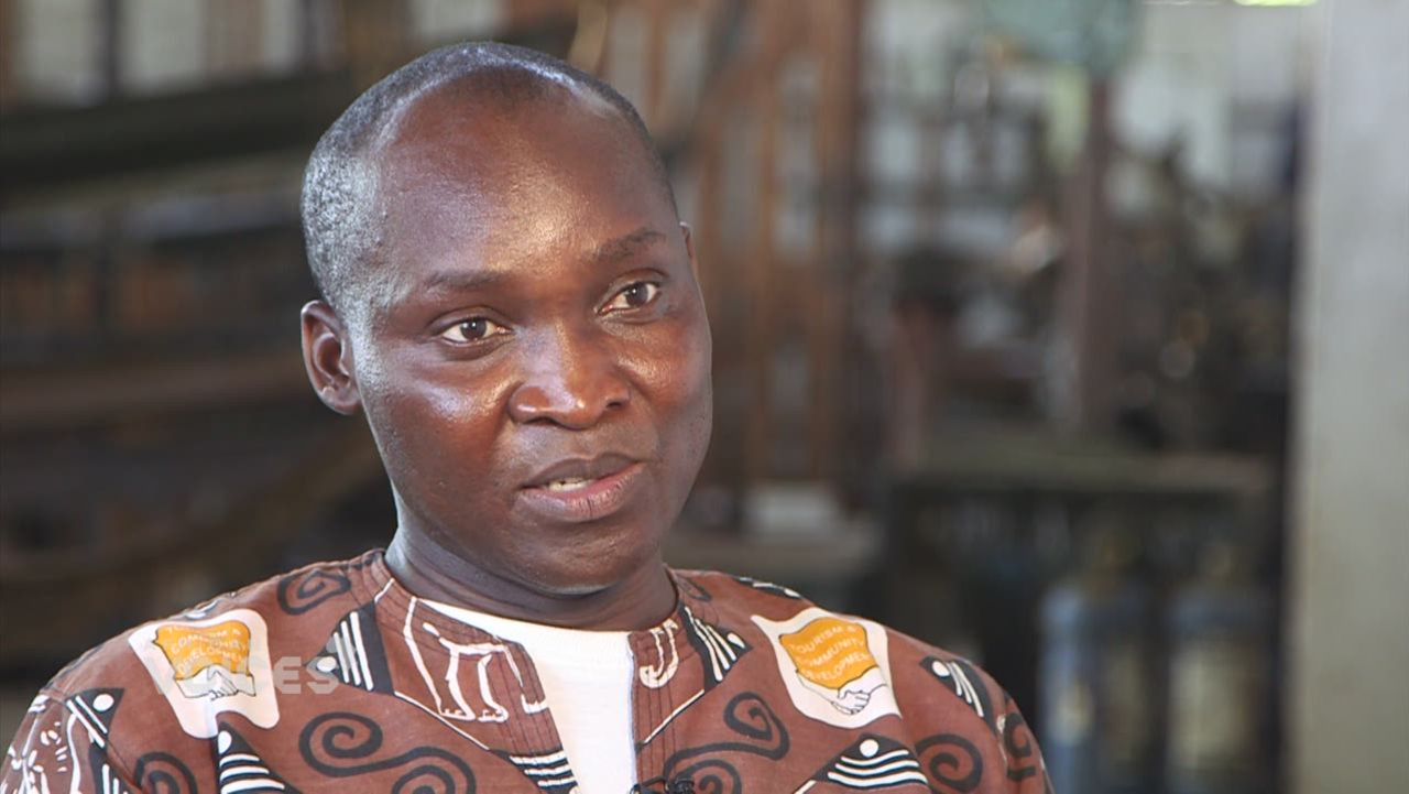 Boatyard owner helps fishing community CNN(03)