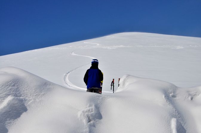 During winter, skiers can use the 62-meter-tall Mount Moere or ski cross-country throughout the grounds.