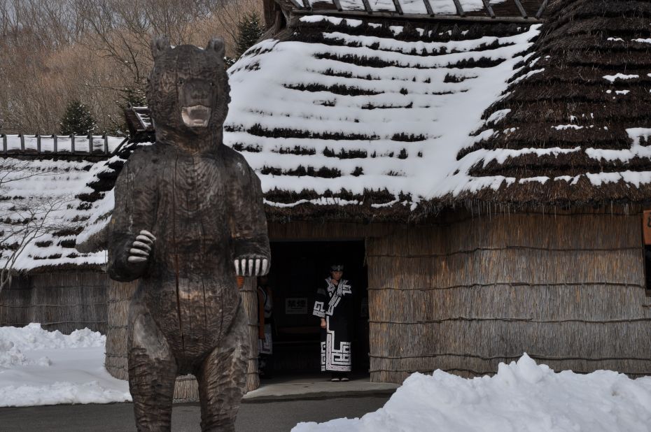 In Ainu culture it was believed that gods took the form of animals, with the most important embodying bears, wolves and owls among others. After a hunt the spirits would be sent back through "soul sending" ceremonies with offerings of food, ornamental arrows and others items. 