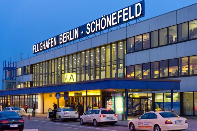 Flights arrived and departed Berlin Schoenefeld Airport punctually 92.3% of the time.