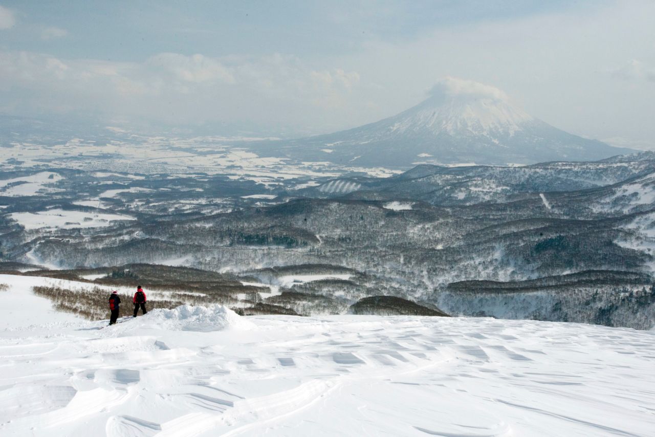 There are only about 10 days a year when Yotei can be scaled and skied, since heavy snowfall and changing weather can make the climb too hazardous. 