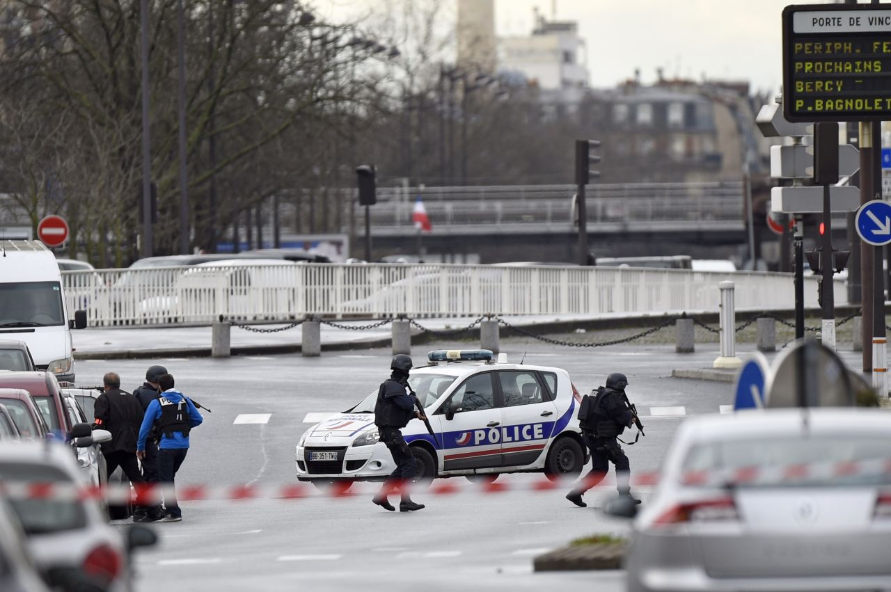 Police forces gather at the scene of the standoff.