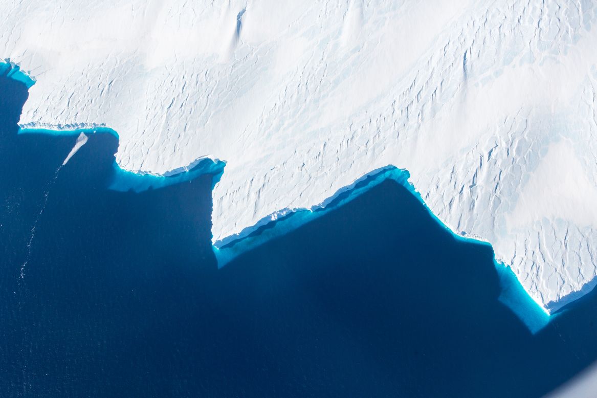 Una empresa de Australia ofrece vuelos de medio día sobre Antártida. La espera para ver el paisaje helado es de solo tres horas. 