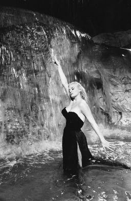 Anita Ekberg was immortalized in the fountain scene from 'La Dolce Vita.'